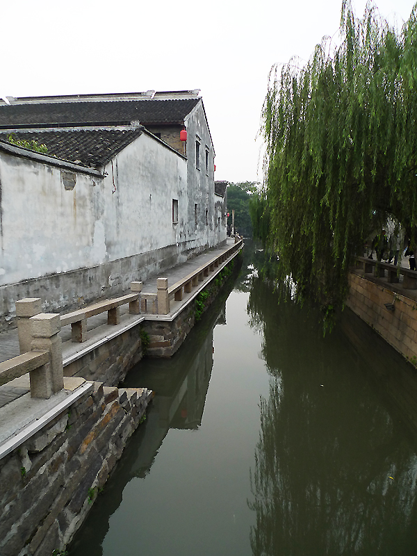 Located in downtown Suzhou, Jiangsu Province, Pingjiang Street is a historical road along the river, where the city's history and unique feature have been well-preserved. As early as in Song Dynasty, the street had already existed, which was shown on Suzhou's earliest map 'Pingjiang Map' as one of the main streets of the town during that time. For many centuries, the street has become a center of much of Suzhou's cultural life. [Photo by Xu Lin / China.org.cn]