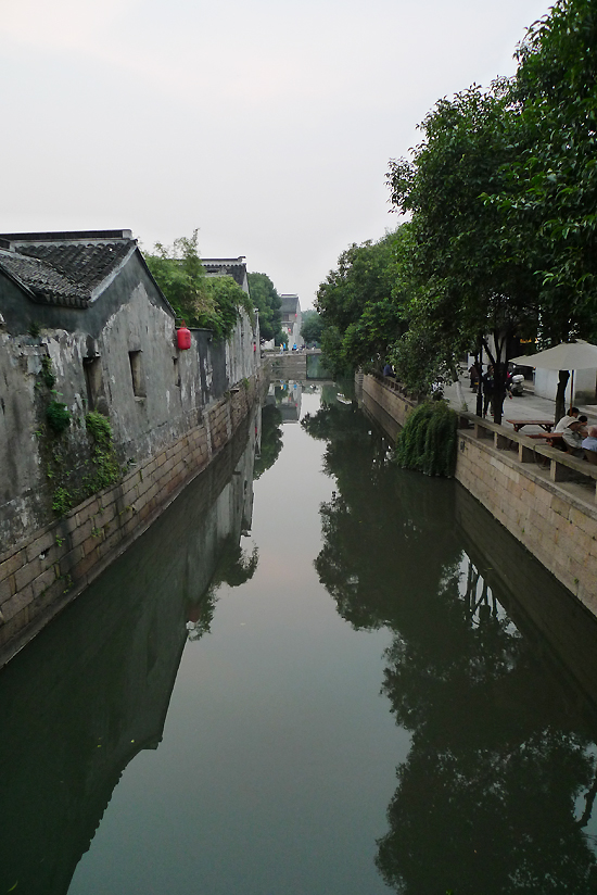 Located in downtown Suzhou, Jiangsu Province, Pingjiang Street is a historical road along the river, where the city's history and unique feature have been well-preserved. As early as in Song Dynasty, the street had already existed, which was shown on Suzhou's earliest map 'Pingjiang Map' as one of the main streets of the town during that time. For many centuries, the street has become a center of much of Suzhou's cultural life. [Photo by Xu Lin / China.org.cn]