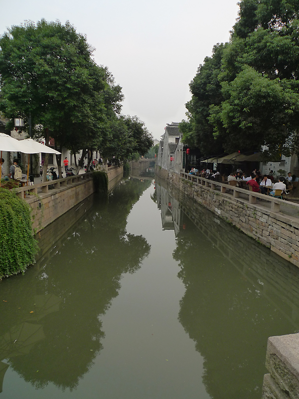 Located in downtown Suzhou, Jiangsu Province, Pingjiang Street is a historical road along the river, where the city's history and unique feature have been well-preserved. As early as in Song Dynasty, the street had already existed, which was shown on Suzhou's earliest map 'Pingjiang Map' as one of the main streets of the town during that time. For many centuries, the street has become a center of much of Suzhou's cultural life. [Photo by Xu Lin / China.org.cn]