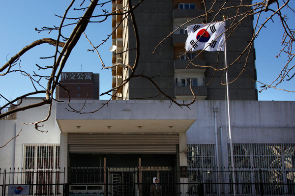 China steps up protection for ROK embassy, consulates in the country after a claim that the embassy was hit by a projectile. 