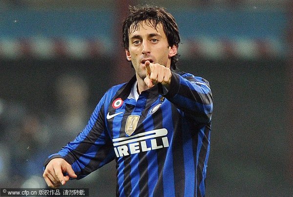 Inter Milan Argentinian forward Diego Milito celebrates after scoring during the group B Champions League soccer match between Inter Milan and LOSC Lille Metropole at the Giuseppe Meazza stadium, Milan, Italy, on Nov.2, 2011.