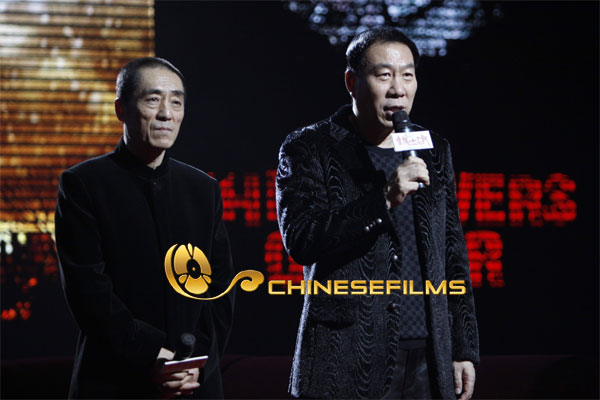 'The Flowers of War', directed by Zhang Yimou (L), has premiered in Beijing. [Photo: chinesefilms.cn]