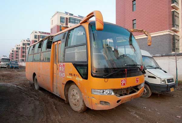 The bus accident claimed 15 young lives in Jiangsu Province on Monday.