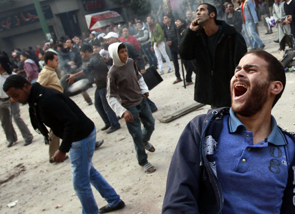 Two dead, 222 injured in new clashes in Cairo