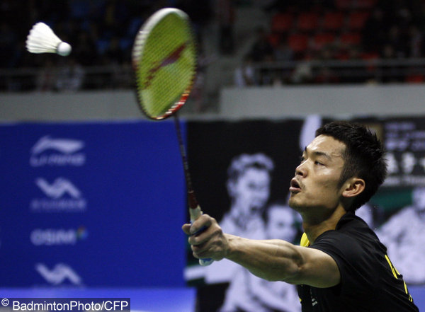  Lin Dan in action in the men's singles final of Superseries Finals in Liuzhou on December 18, 2011.