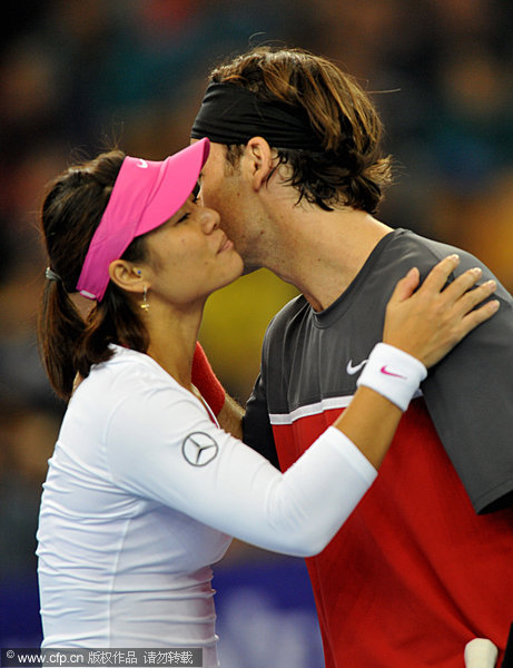 Li Na and Carlos Moya at 'Li Na and Friends' exhibition in Wuhan on Dec.18, 2011.