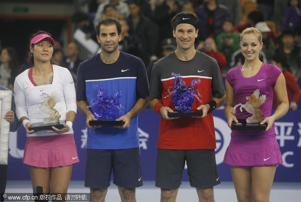  (From left to right) Li Na, Sampras, Moya and Lisicki at 'Li Na and Friends' exhibition in Wuhan on Dec.18, 2011.