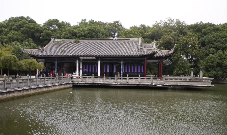 Situated southwest of Wuxi, Liyuan Garden is one of the most well-known lakeside gardens in China, covering an area of 5.4 hectares. It is exquisitely designed, and its pavilions, causeways, and corridors, are harmonious in color. [Photo by Xu Lin / China.org.cn]