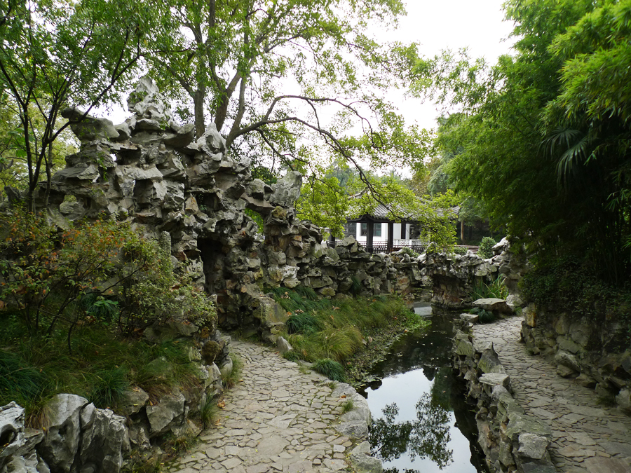 Situated southwest of Wuxi, Liyuan Garden is one of the most well-known lakeside gardens in China, covering an area of 5.4 hectares. It is exquisitely designed, and its pavilions, causeways, and corridors, are harmonious in color. [Photo by Xu Lin / China.org.cn]