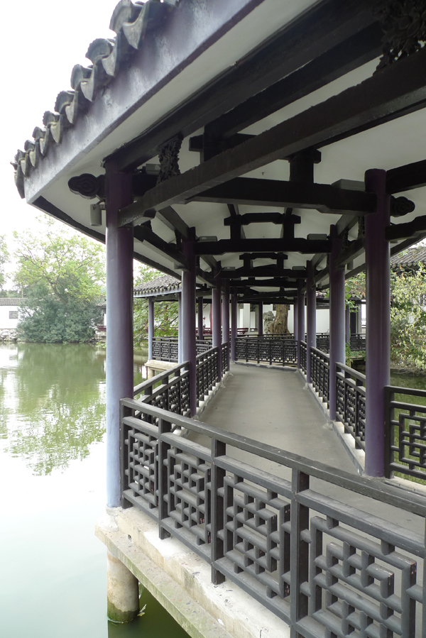 Situated southwest of Wuxi, Liyuan Garden is one of the most well-known lakeside gardens in China, covering an area of 5.4 hectares. It is exquisitely designed, and its pavilions, causeways, and corridors, are harmonious in color. [Photo by Xu Lin / China.org.cn]