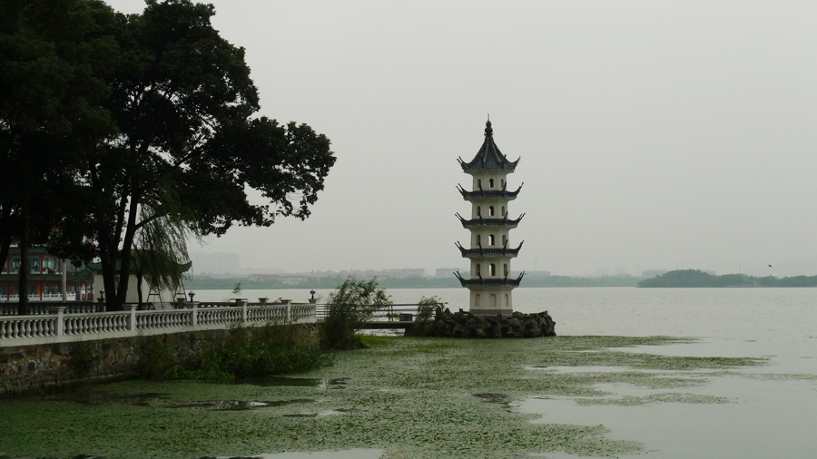 Situated southwest of Wuxi, Liyuan Garden is one of the most well-known lakeside gardens in China, covering an area of 5.4 hectares. It is exquisitely designed, and its pavilions, causeways, and corridors, are harmonious in color. [Photo by Xu Lin / China.org.cn]