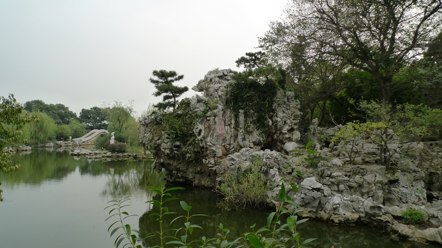 Situated southwest of Wuxi, Liyuan Garden is one of the most well-known lakeside gardens in China, covering an area of 5.4 hectares. It is exquisitely designed, and its pavilions, causeways, and corridors, are harmonious in color. [Photo by Xu Lin / China.org.cn]