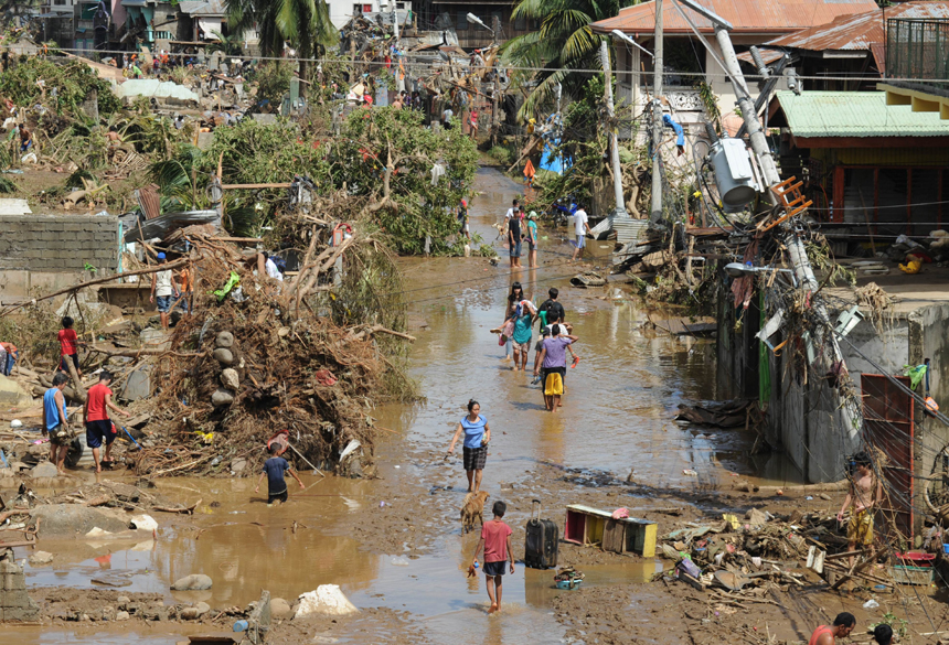 Tropical storm Washi and ensuing floods that struck southern Philippines over the weekend have killed at least 652 people, before it left the disaster area early Monday. [Xinhua photo] 