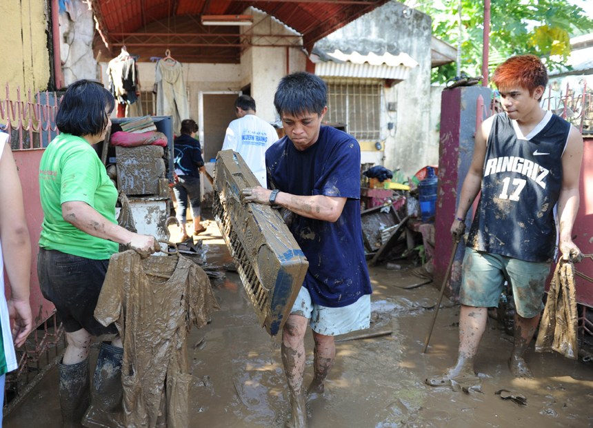 Tropical storm Washi and ensuing floods that struck southern Philippines over the weekend have killed at least 652 people, before it left the disaster area early Monday. [Xinhua photo] 