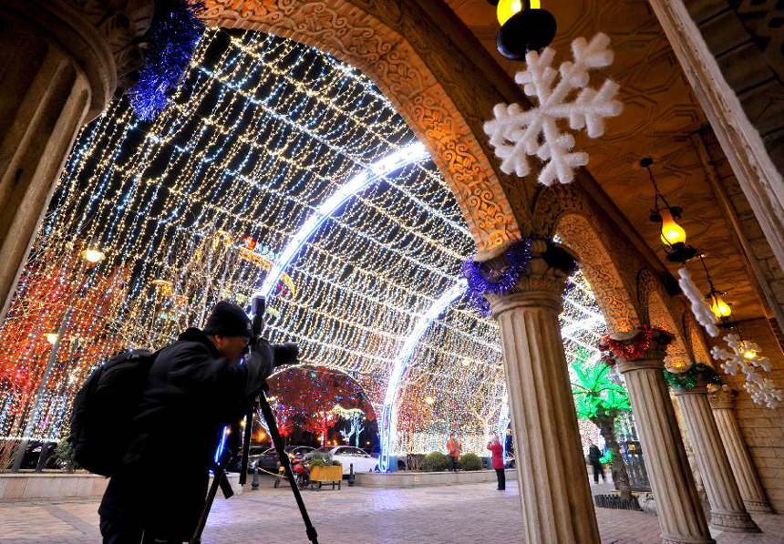 A visitor takes photos during the 4th Solana Shining Lights Festival in Beijing, Dec. 17, 2011. The festival which kicked off here Friday, will end in Feb. 2012.