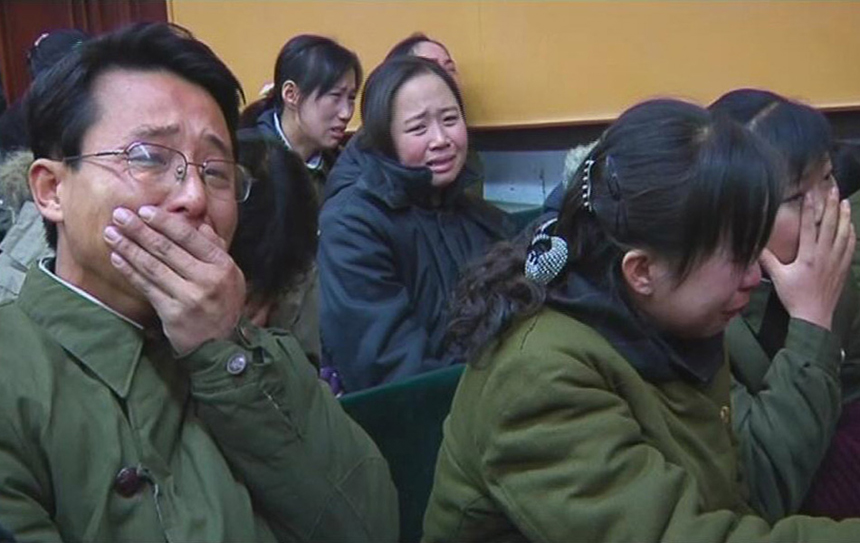 People of the Democratic People's Republic of Korea weep over the death of Kim Jong Il on Dec. 19, 2011. [Photo from news.ifeng.com]