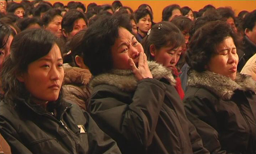 People of the Democratic People's Republic of Korea weep over the death of Kim Jong Il on Dec. 19, 2011. [Photo from news.ifeng.com]