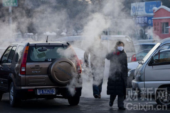 The pollutants from vehicles are believed to be among the major contributors to the air pollution problems like smog and acid rain frequently occurring in some Chinese cities.