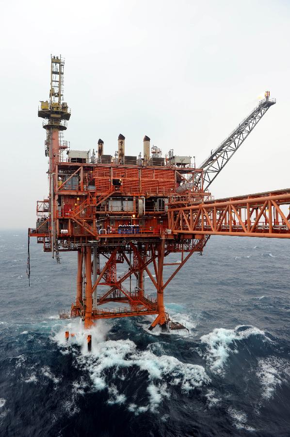 Photo taken on Jan. 10, 2011 shows the Huizhou 21-1 oil field near south China's Guangdong Province. The China National Offshore Oil Corporation said late Dec. 19, 2011 a gas leak was found in a sub-sea gas pipeline of its Zhuhai Hengqin gas processing terminal. The oil giant said it has shut down relevant platforms in the Panyu 30-1 gas field and the Huizhou 21-1 oil field. [Xinhua photo]