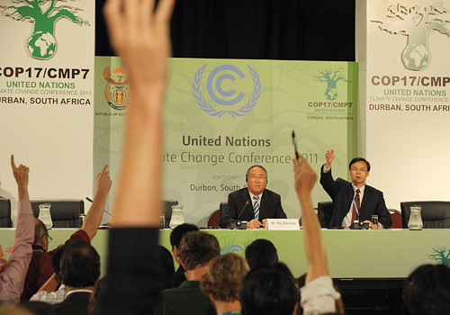 CHINA'S VOICE: China's top climate negotiator and NDRC Vice Chairman Xie Zhenhua (left) holds the Chinese delegation's first press conference in Durban on December 5, 2011 [By Li Qihua] 