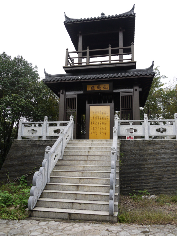 Muli Cave Scenic Spot is located in the Jintang Mountain, southwest of Yixing City, Jiangsu Province. Being one of the key attractions around Taihu Lake, and one of the 10 best attractions in Yixing, it is famous for the beautiful scenery, rockery stones, pottery arts and especially the Muli Cave. The cave is known as a full-filled-reviving karst cave. [Photo by Xu Lin / China.org.cn]