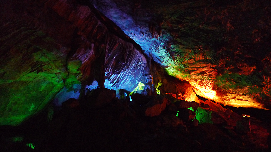 Muli Cave Scenic Spot is located in the Jintang Mountain, southwest of Yixing City, Jiangsu Province. Being one of the key attractions around Taihu Lake, and one of the 10 best attractions in Yixing, it is famous for the beautiful scenery, rockery stones, pottery arts and especially the Muli Cave. The cave is known as a full-filled-reviving karst cave. [Photo by Xu Lin / China.org.cn]