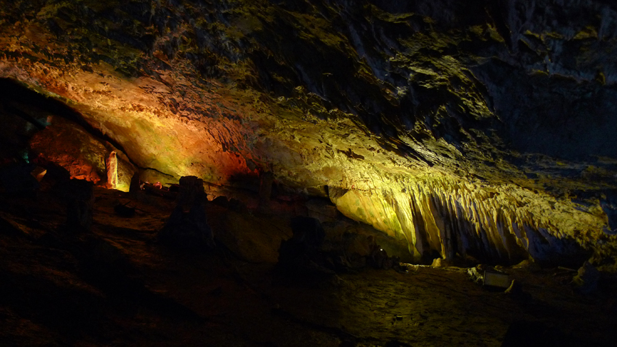 Muli Cave Scenic Spot is located in the Jintang Mountain, southwest of Yixing City, Jiangsu Province. Being one of the key attractions around Taihu Lake, and one of the 10 best attractions in Yixing, it is famous for the beautiful scenery, rockery stones, pottery arts and especially the Muli Cave. The cave is known as a full-filled-reviving karst cave. [Photo by Xu Lin / China.org.cn]