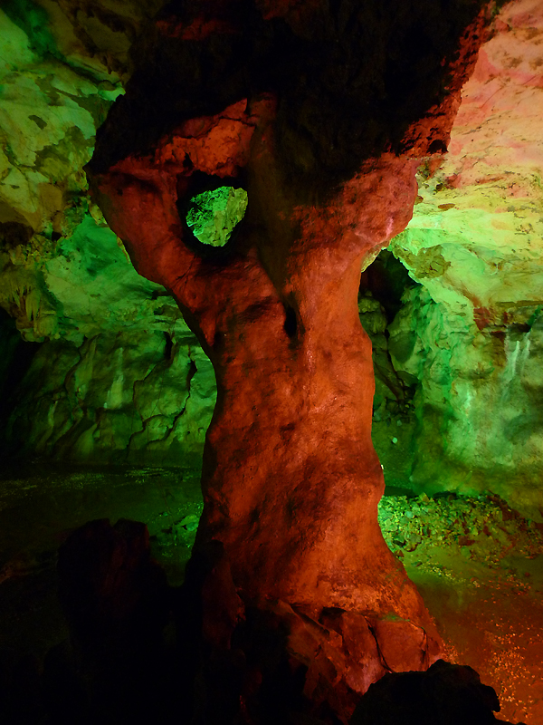 Muli Cave Scenic Spot is located in the Jintang Mountain, southwest of Yixing City, Jiangsu Province. Being one of the key attractions around Taihu Lake, and one of the 10 best attractions in Yixing, it is famous for the beautiful scenery, rockery stones, pottery arts and especially the Muli Cave. The cave is known as a full-filled-reviving karst cave. [Photo by Xu Lin / China.org.cn]