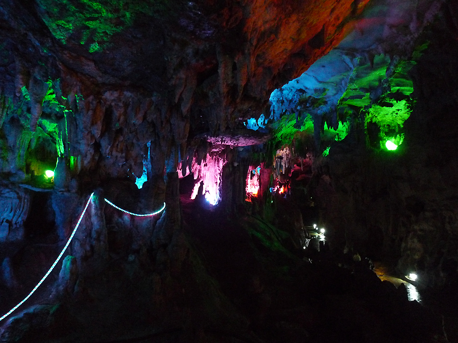 Muli Cave Scenic Spot is located in the Jintang Mountain, southwest of Yixing City, Jiangsu Province. Being one of the key attractions around Taihu Lake, and one of the 10 best attractions in Yixing, it is famous for the beautiful scenery, rockery stones, pottery arts and especially the Muli Cave. The cave is known as a full-filled-reviving karst cave. [Photo by Xu Lin / China.org.cn]