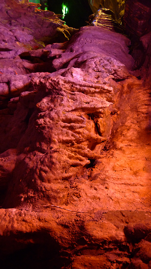 Muli Cave Scenic Spot is located in the Jintang Mountain, southwest of Yixing City, Jiangsu Province. Being one of the key attractions around Taihu Lake, and one of the 10 best attractions in Yixing, it is famous for the beautiful scenery, rockery stones, pottery arts and especially the Muli Cave. The cave is known as a full-filled-reviving karst cave. [Photo by Xu Lin / China.org.cn]