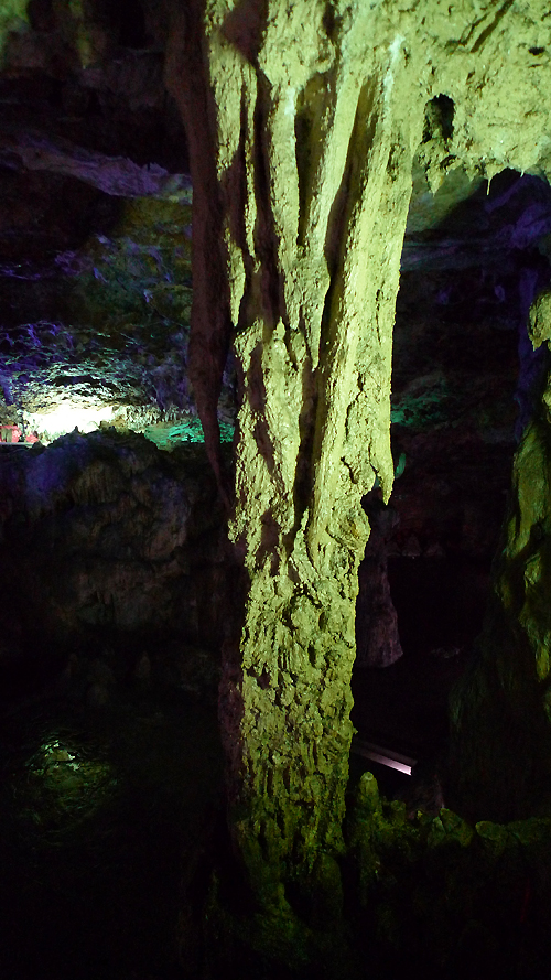 Muli Cave Scenic Spot is located in the Jintang Mountain, southwest of Yixing City, Jiangsu Province. Being one of the key attractions around Taihu Lake, and one of the 10 best attractions in Yixing, it is famous for the beautiful scenery, rockery stones, pottery arts and especially the Muli Cave. The cave is known as a full-filled-reviving karst cave. [Photo by Xu Lin / China.org.cn]