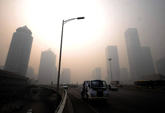 Heavy fog shrouds buildings in Beijing, Oct 30, 2011, [Xinhua] 