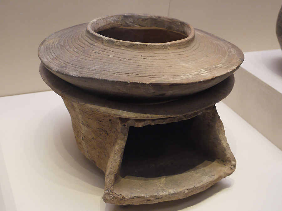 Pottery Cauldron and Stove, Yangshao Culture (c. 5000-3000BC), unearthed at Miaodigou, Shaanxian, Henan Province, 1956. It is exhibited in the section of Life and Production in Neolithic China, an exhibition of Ancient China in the National Museum of China. [Photo by Xu Lin / China.org.cn]