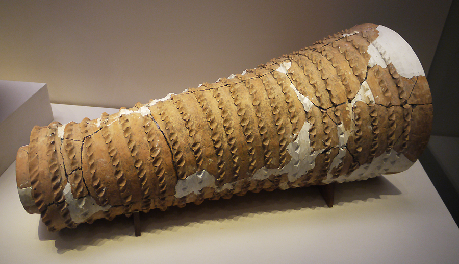 Cylindrical Pottery Vessel, Qujialing Culture (c. 3000-2500 BC), unearthed at Dengjiawan, Tianmen, Hubei Province, 1987. It is exhibited in the section of Life and Production in Neolithic China, an exhibition of Ancient China in the National Museum of China.[Photo by Xu Lin / China.org.cn]