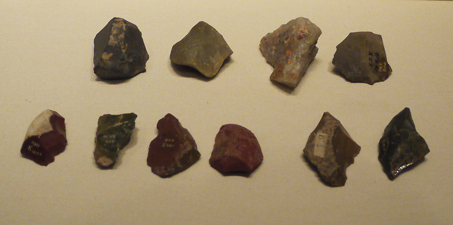 Stone Cores, Flakes and Scrapers, Middle Palaeolithic (c. 200,000-50,000 years ago), unearthed at Xujiayao, Yanggao, Shanxi, Province, 1976. It is exhibited in the section of Life and Production in Neolithic China, an exhibition of Ancient China in the National Museum of China.[Photo by Xu Lin / China.org.cn] 