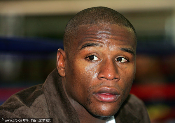  Boxer Floyd Mayweather Jr. waits to be interviewed after working out at the Mayweather Boxing Club May 1, 2007 in Las Vegas, Nevada. Mayweather will fight Oscar De La Hoya for the WBC super welterweight championship at the MGM Grand on May 5, 2007.