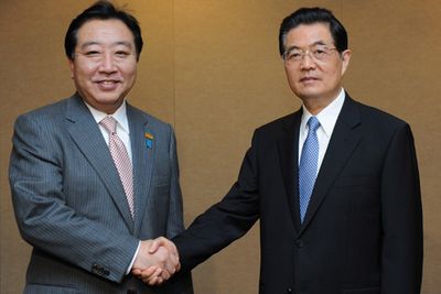 President Hu Jintao (R) meets with Japanese Prime Minister Yoshihiko Noda in Honolulu, Hawaii, the United States, on Nov. 12, 2011. [Xinhua/Zhang Duo]