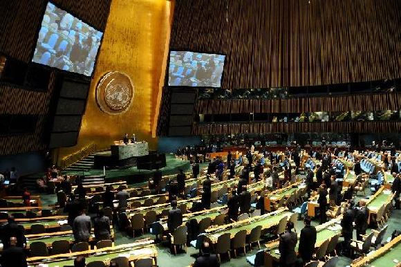 The UN General Assembly observe one-minute silence to mourn the death of Kim Jong Il, leader of the Democratic People's Republic of Korea (DPRK), before the Second Committee of the UN General Assembly begins a meeting at the UN Headquarters in New York on Thursday afternoon. [Xinhua]