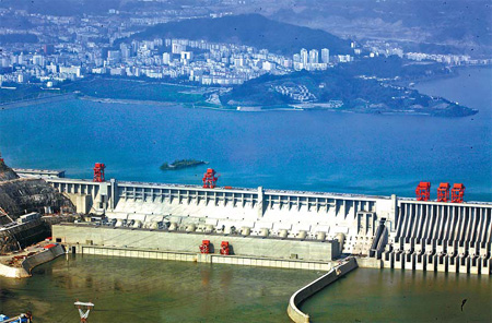 The Three Gorges Dam in this picture taken on Nov 8. The dam's operator, China Three Gorges Corp, has bought a 21 percent government stake in Portugal's biggest power producer. [China Daily] 
