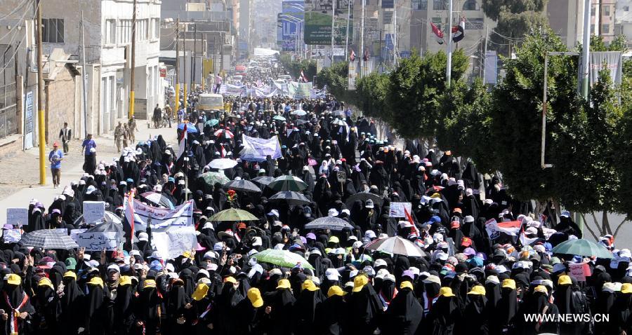 Female demonstrators walk on a street during a protest in Sanaa, capital of Yemen, Dec. 25, 2011. Over 100,000 anti-government demonstrators from the capital and southern provinces took part in the protest against the previous fatal clashes between forces loyal to Yemeni outgoing President Ali Abdullah Saleh and protesters. [Xinhua]