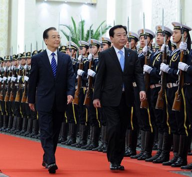 Chinese Premier Wen Jiabao (L, Front) and visiting Japanese Prime Minister Yoshihiko Noda inspect the guard of honour during a welcoming ceremony held at the Great Hall of the People in Beijing, capital of China, Dec. 25, 2011. [Photo/Xinhua]