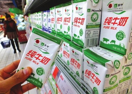 A batch of Mengniu milk was found to contain excessive levels of flavacin M1 -- a substance linked to liver cancer, the country's top quality watchdog said over the weekend. [File photo]