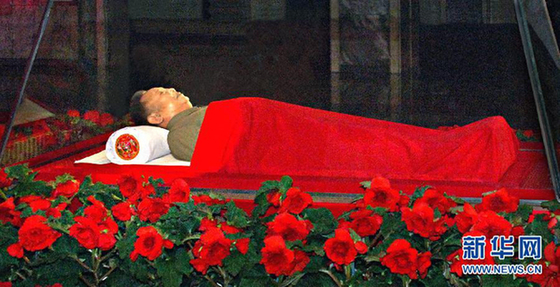 In this photo released by the Democratic People's Republic of Korea (DPRK)'s official KCNA news agency, the body of DPRK's top leader Kim Jong Il lies in the bier at the Kumsusan Memorial in Pyongyang, DPRK, Dec. 20, 2011. Kim Jong Un, vice-chairman of the Central Military Commission of the Workers' Party of Korea (WPK), paid his respects Tuesday at the bier of his father and DPRK's top leader Kim Jong Il, official KCNA news agency reported. [Xinhua/KCNA]