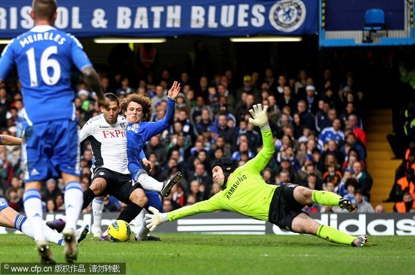 Clint Dempsey of Fulham scores a goal to level the scores at 1-1 despites the attentions of David Luiz and Petr Cech of Chelsea during the Barclays Premier League match between Chelsea and Fulham at Stamford Bridge on December 26, 2011 in London, England.