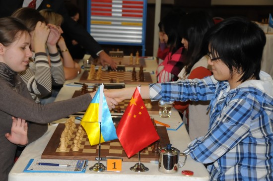  Hou Yifan of China got a draw in China's loss to Ukraine at the 2011 World Women Chess Team Championship. [Source:Sina.com]