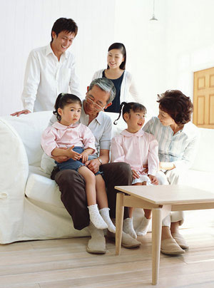 Good parent-child relationships and successful relationships with in-laws were main contributing factors to overall well-being, as opposed to income. [File photo]