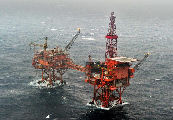 Photo taken on Jan. 10, 2011 shows the Huizhou 21-1 oil field near south China's Guangdong Province. The China National Offshore Oil Corporation said late Dec. 19, 2011 a gas leak was found in a sub-sea gas pipeline of its Zhuhai Hengqin gas processing terminal. [Xinhua] 