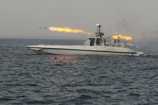 A rocket fires from a military boat during Velayat-90 war game on Sea of Oman near the Strait of Hormuz in southern Iran December 30, 2011. [Photo/Agencies] 