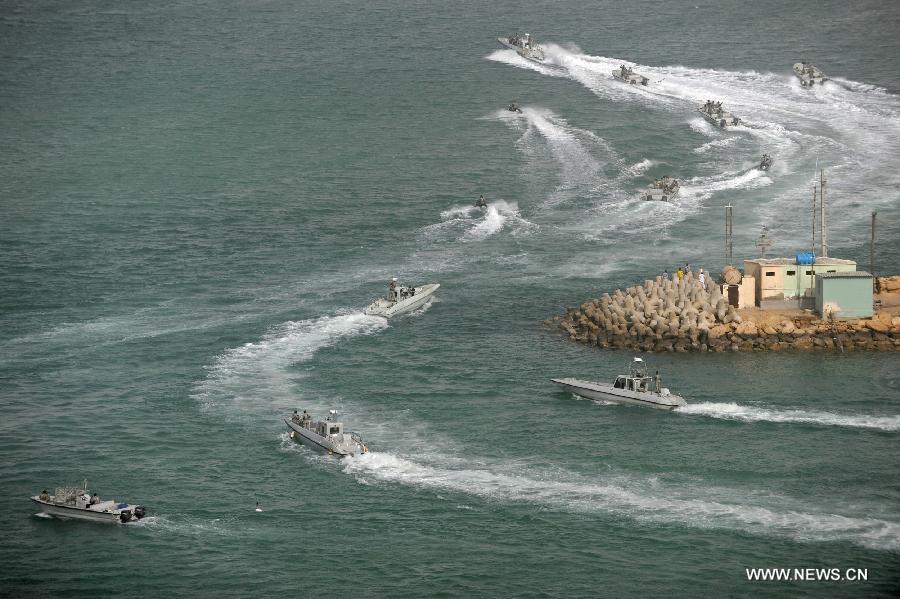 Military speedboats are seen during Iranian naval maneuvers dubbed Velayat 90 on the Sea of Oman, Iran, Dec. 30, 2011. [Ali Mohammadi/Xinhua] 