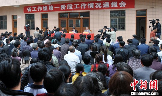The Guangdong Provincial Working Group held a briefing conference in Wukan Village on December 30, 2011, informing the villagers about the first-stage progress of the handling of land issues and financial problems in the village.